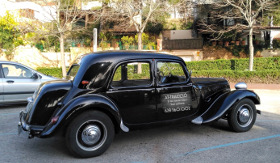 voiture ancienne promouvoir enseigne Catalogne